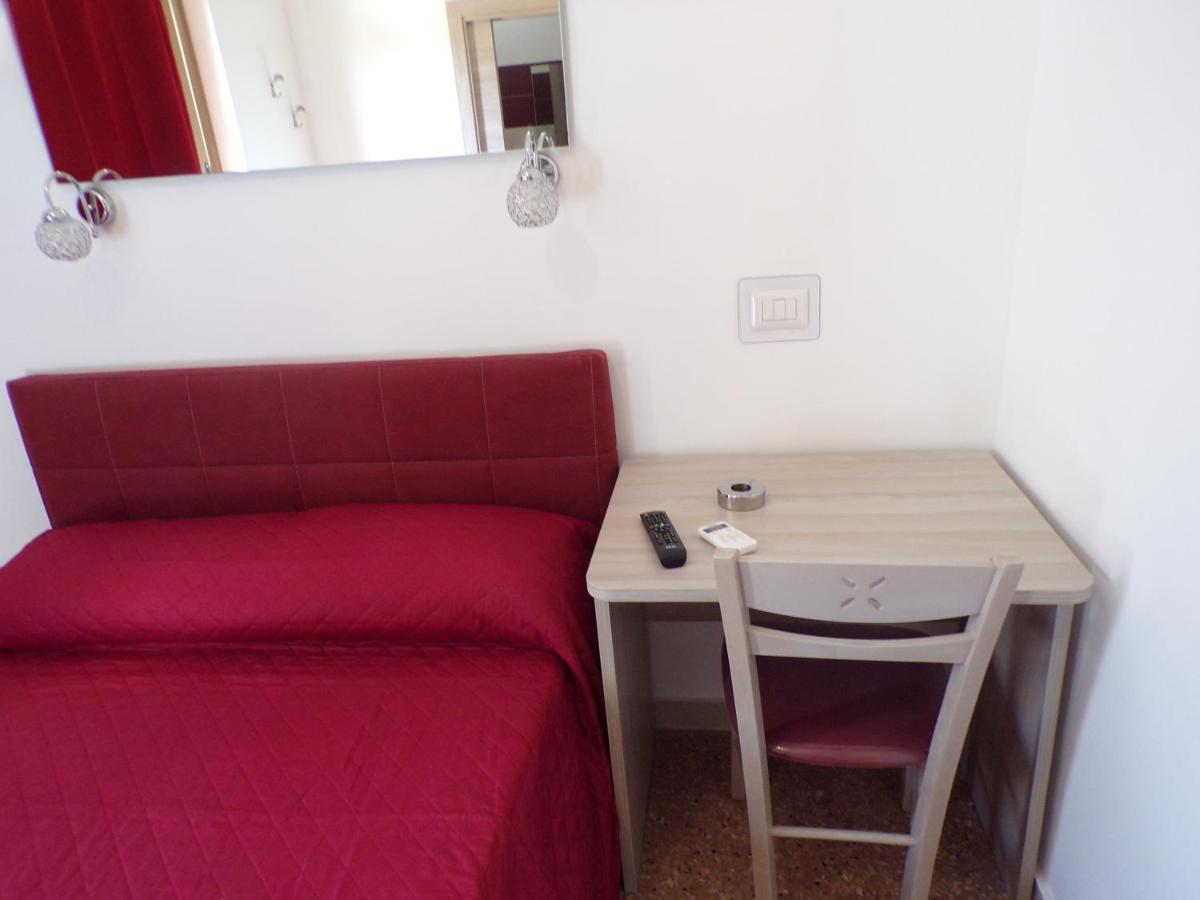 Nuova Aurora Rent Rooms Рокалумера Екстериор снимка