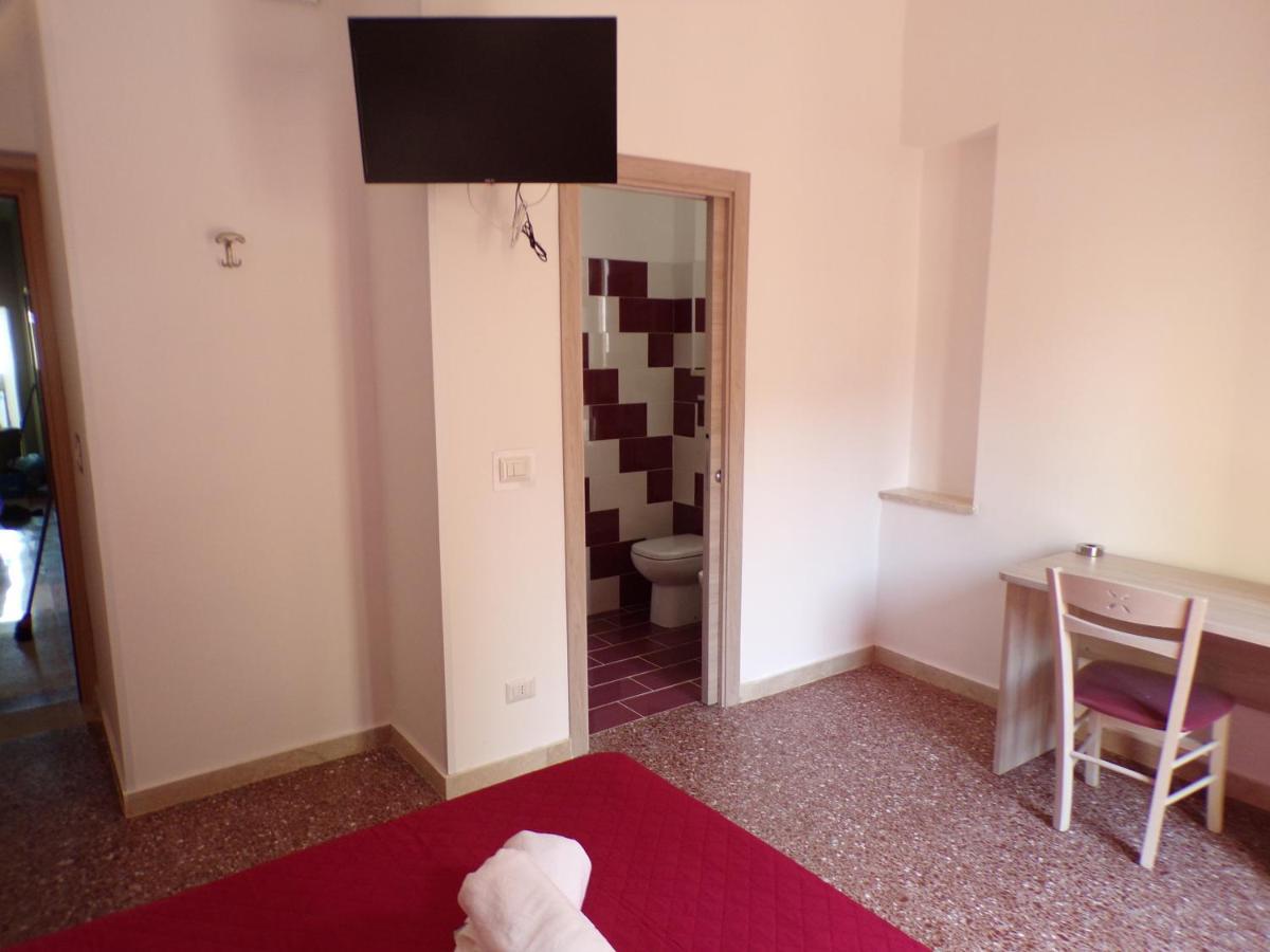Nuova Aurora Rent Rooms Рокалумера Екстериор снимка