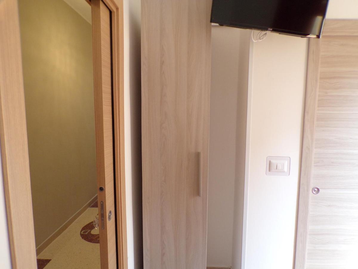 Nuova Aurora Rent Rooms Рокалумера Екстериор снимка