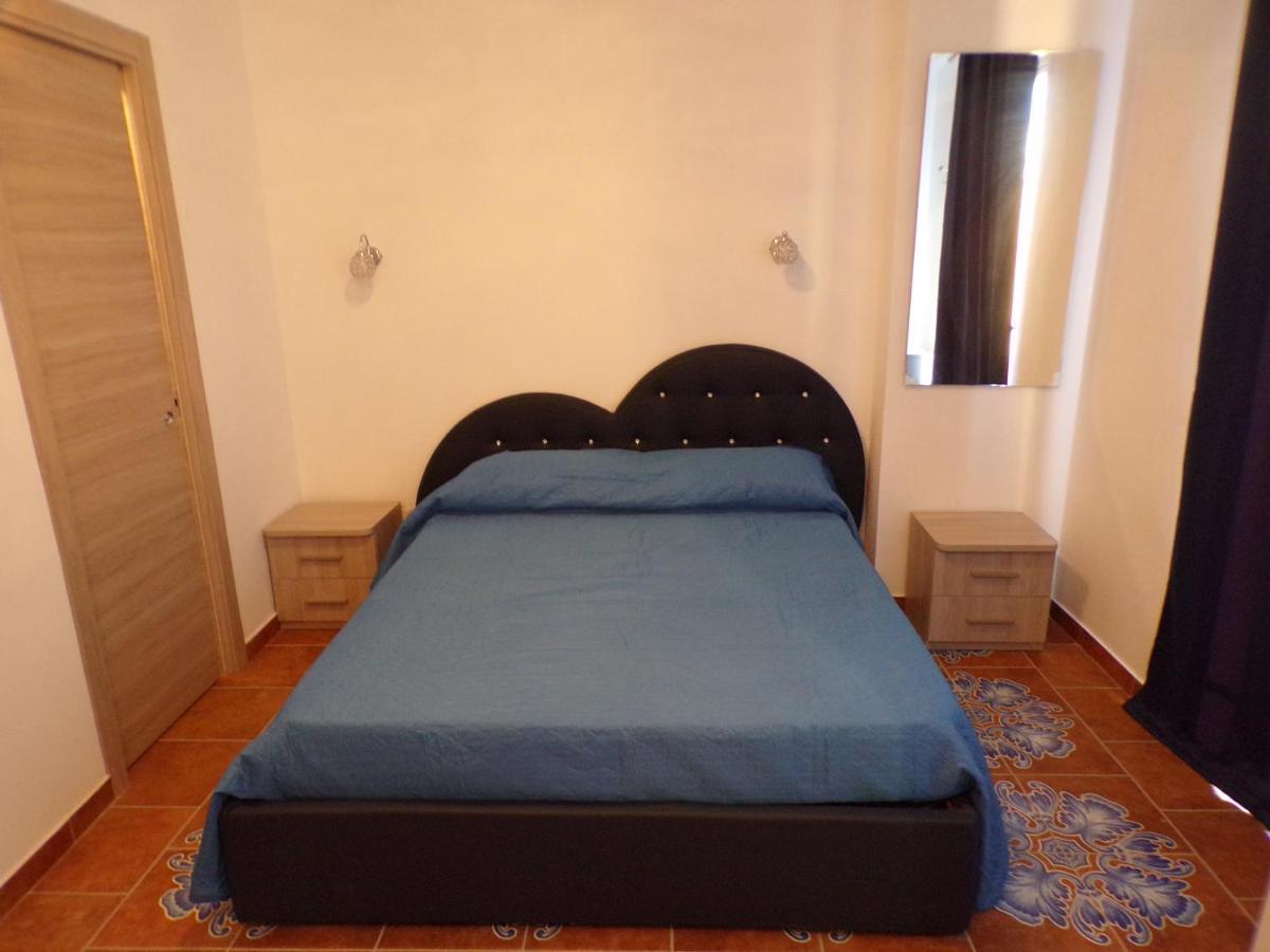 Nuova Aurora Rent Rooms Рокалумера Екстериор снимка