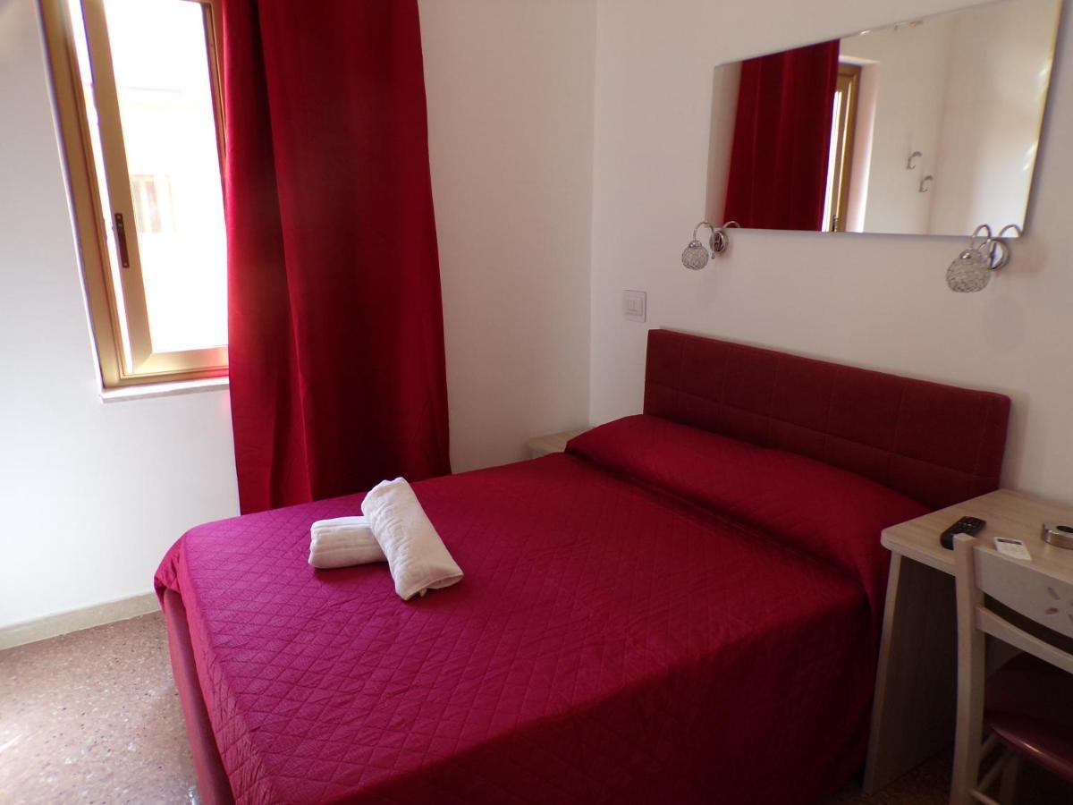 Nuova Aurora Rent Rooms Рокалумера Екстериор снимка
