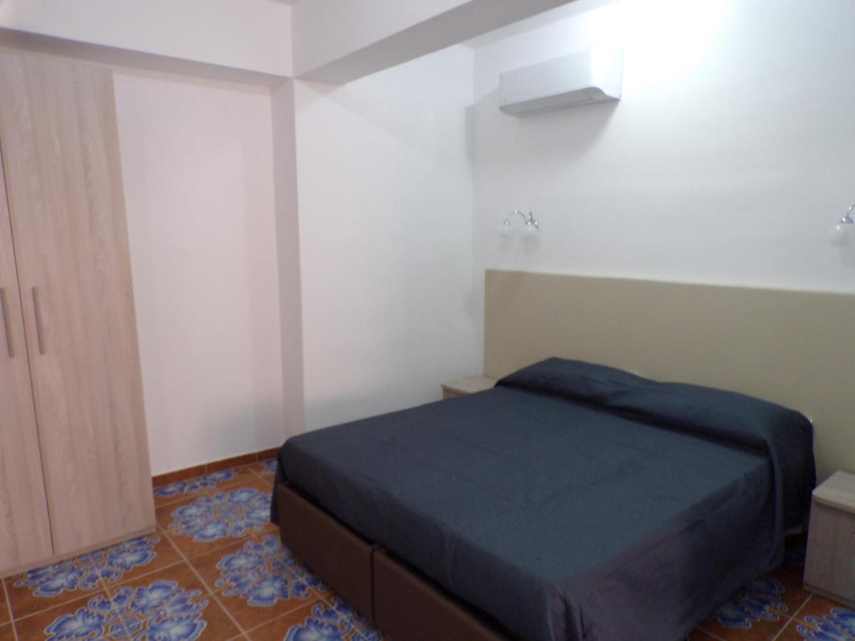 Nuova Aurora Rent Rooms Рокалумера Екстериор снимка