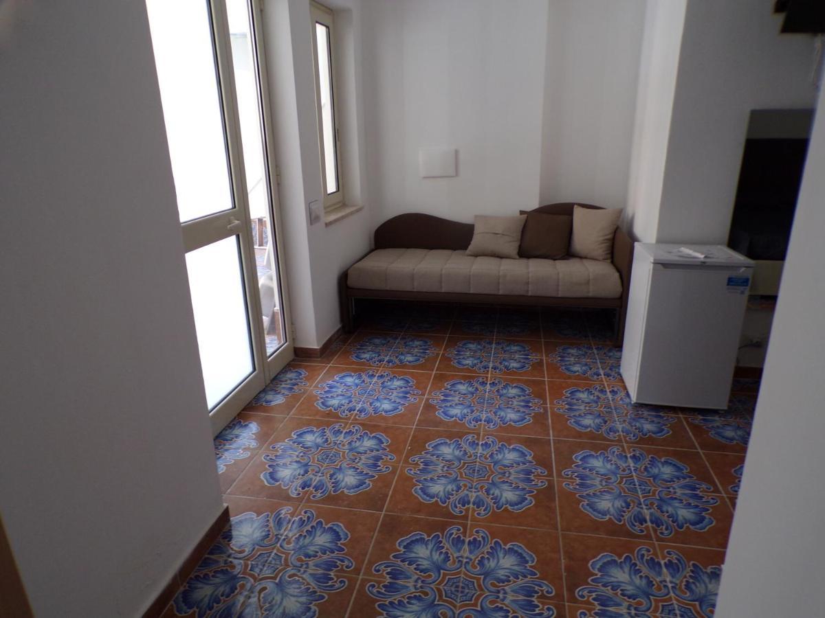 Nuova Aurora Rent Rooms Рокалумера Екстериор снимка