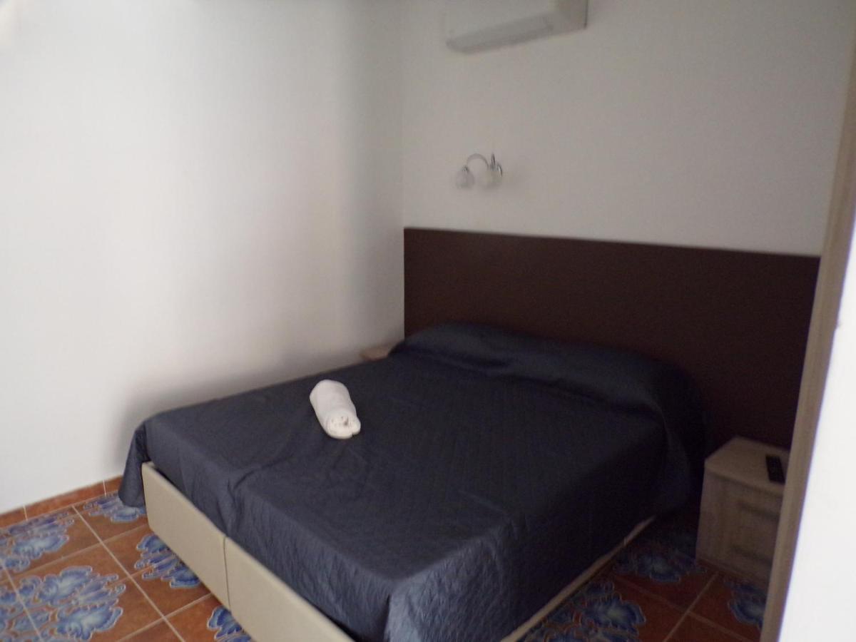 Nuova Aurora Rent Rooms Рокалумера Екстериор снимка