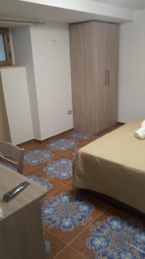 Nuova Aurora Rent Rooms Рокалумера Екстериор снимка