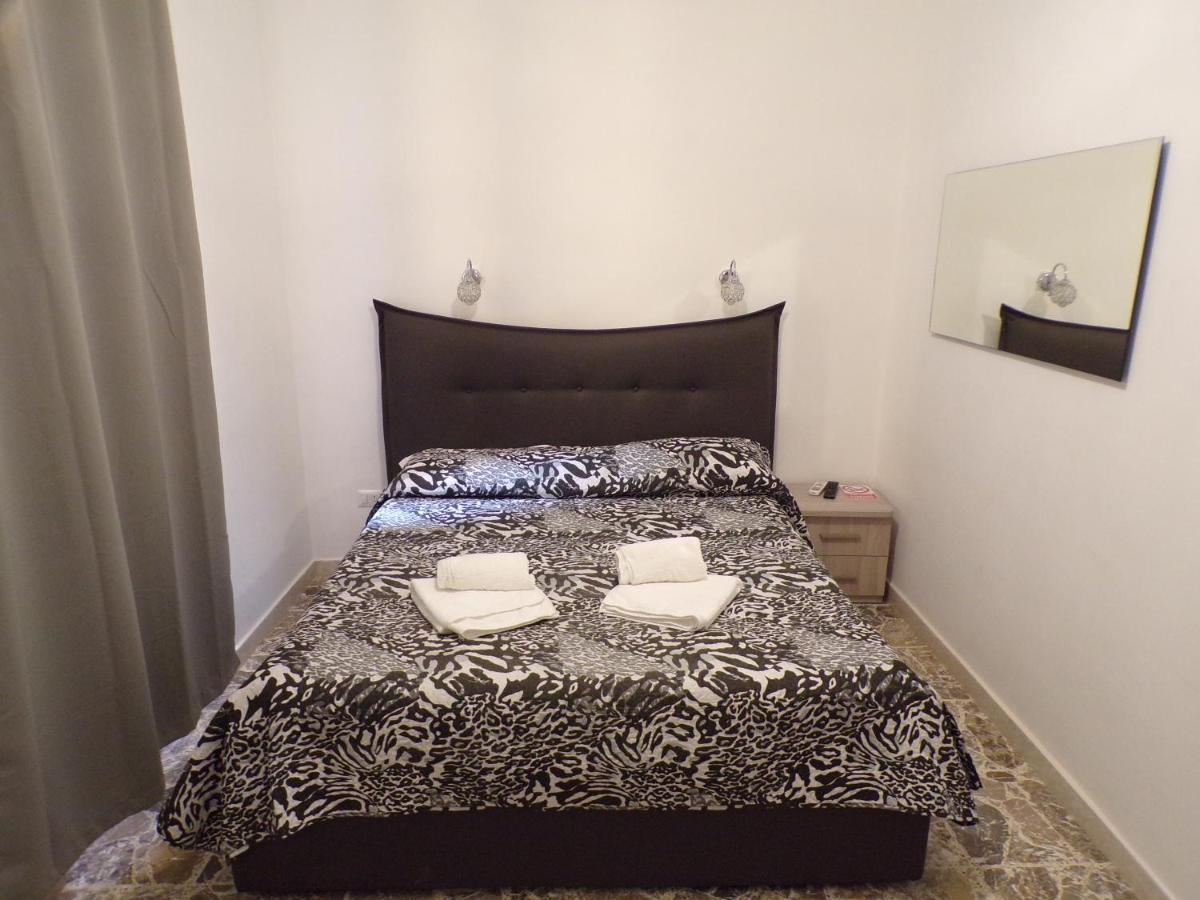Nuova Aurora Rent Rooms Рокалумера Екстериор снимка