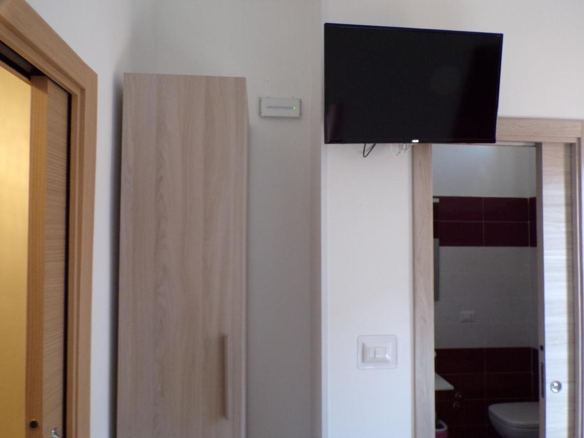 Nuova Aurora Rent Rooms Рокалумера Екстериор снимка
